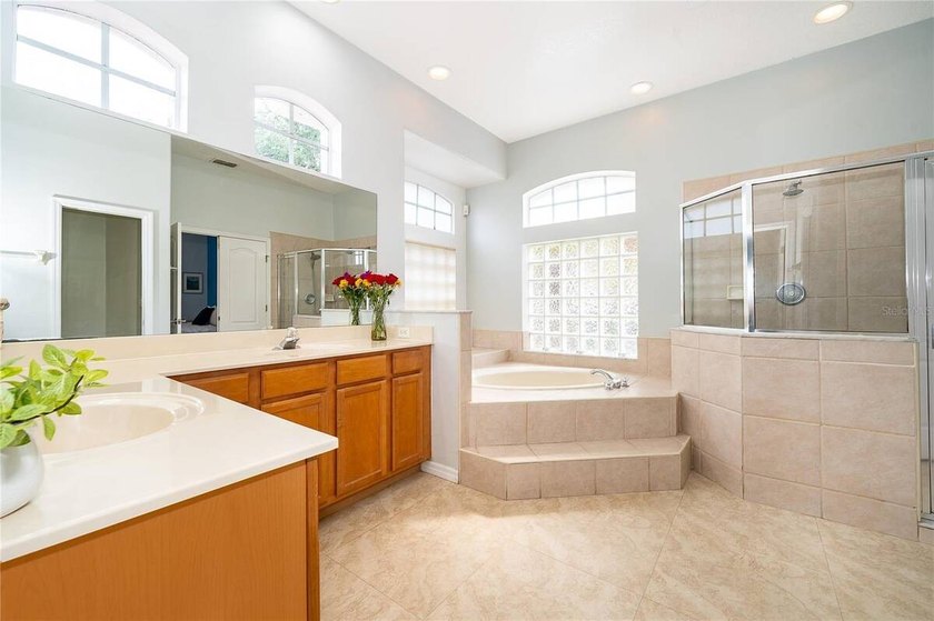 Under contract-accepting backup offers. Welcome to this - photo 31