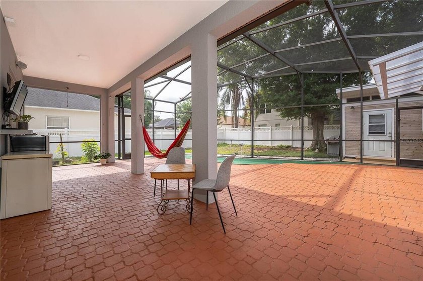 Under contract-accepting backup offers. Welcome to this - photo 32