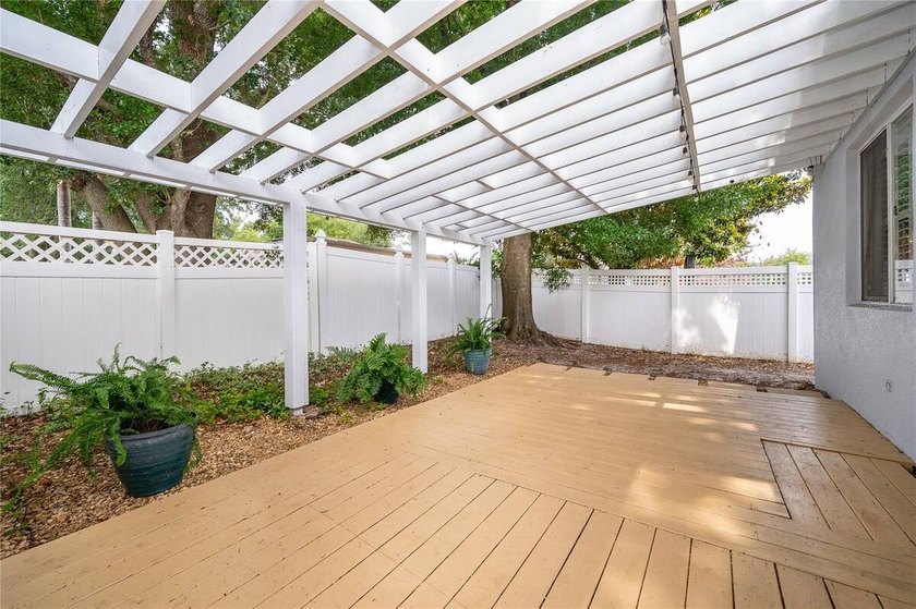 Under contract-accepting backup offers. Welcome to this - photo 37