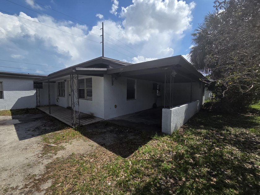 3/1, 2/1, 1/1 CBS TRIPLEX on a corner lot in a quiet - photo 9