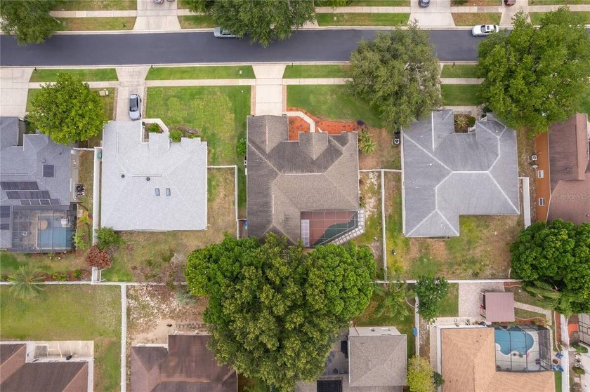 Under contract-accepting backup offers. Welcome to this - photo 40
