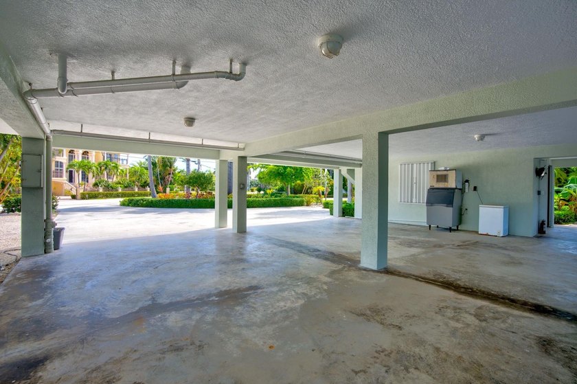 Welcome to modern coastal living in the gem of the Florida Keys - photo 44