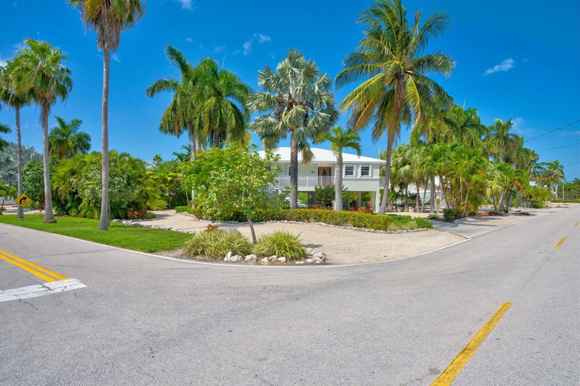 Welcome to modern coastal living in the gem of the Florida Keys - photo 46
