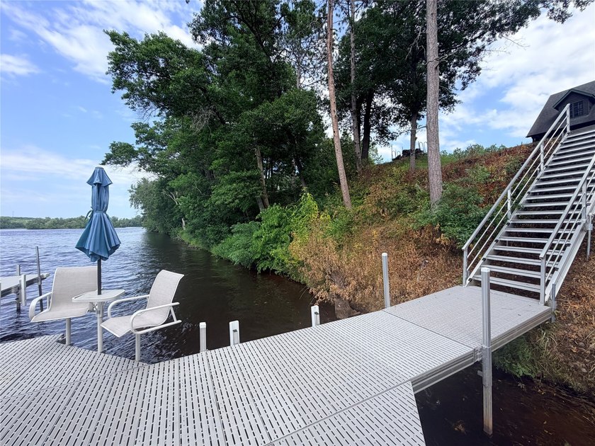 The perfect lake home, ideally situated just a short boat ride - photo 10