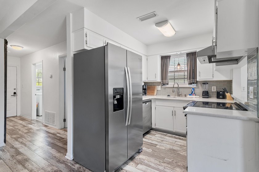Awesome updated END-UNIT townhome in the heart of Destin with NO - photo 11