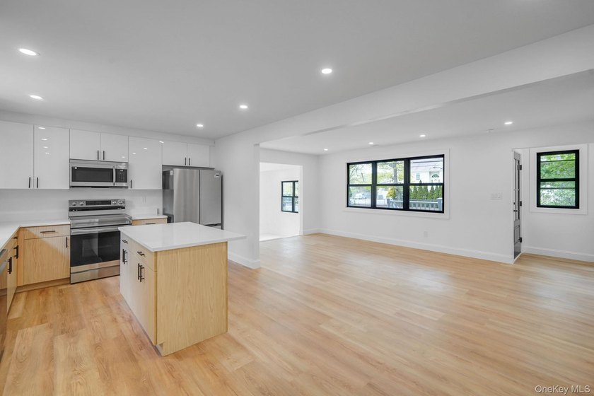 LIVING LUXURY In The Heart Of Center Moriches! This Hamptons - photo 12