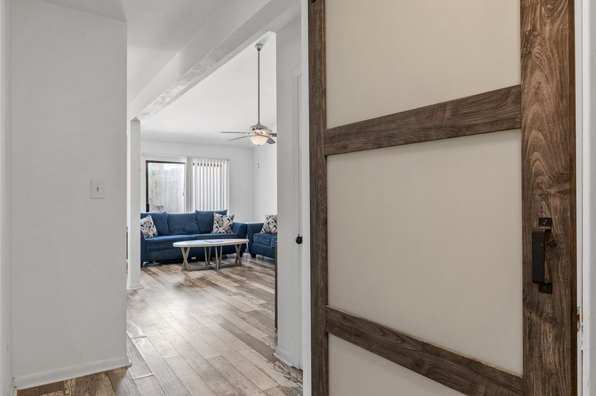 Awesome updated END-UNIT townhome in the heart of Destin with NO - photo 15