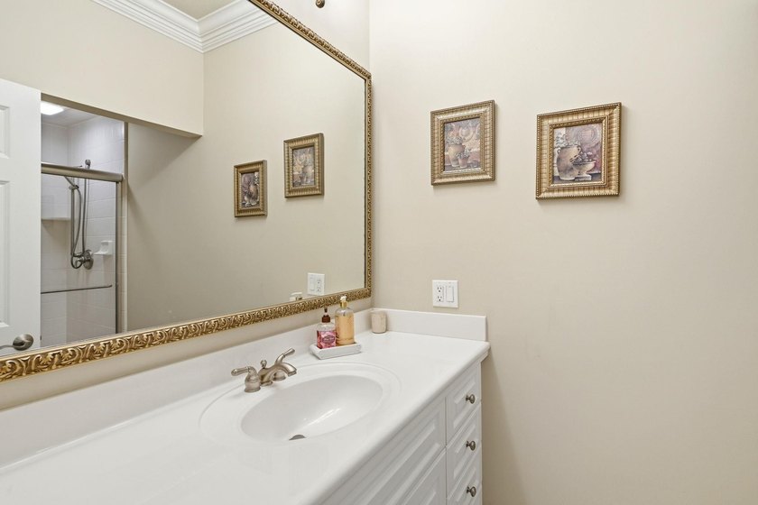 Stunning Golden Eagle brick masterpiece offering exceptional - photo 50