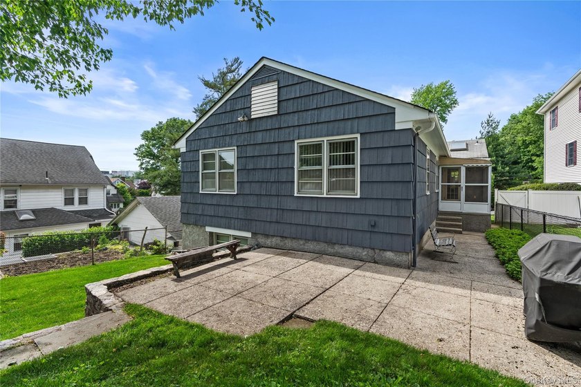 Welcome home to the East End of New Rochelle's highly desirable - photo 4