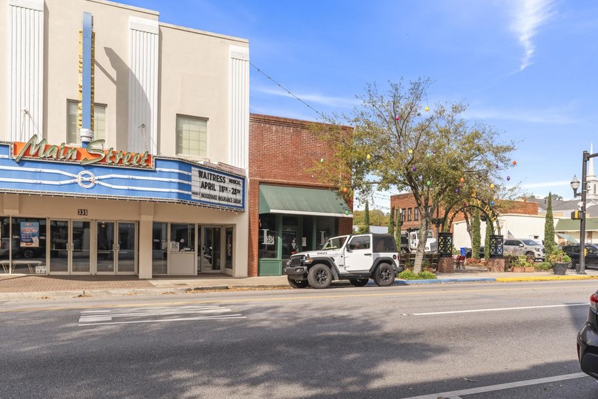 Offered for sale turn key building. Purchaser has the option to - photo 6