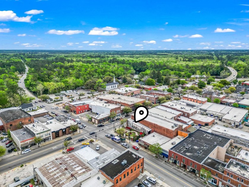 Offered for sale turn key building. Purchaser has the option to - photo 9