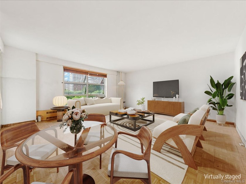 A sunlit 1BR apt with private patio with a great park view and - photo 3