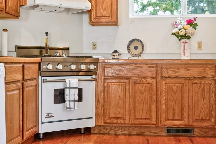 Located just minutes from Lake Michigan public beach, boat - photo 18