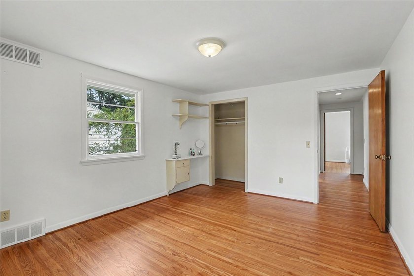 This beautifully maintained 3-bedroom Colonial offers timeless - photo 19