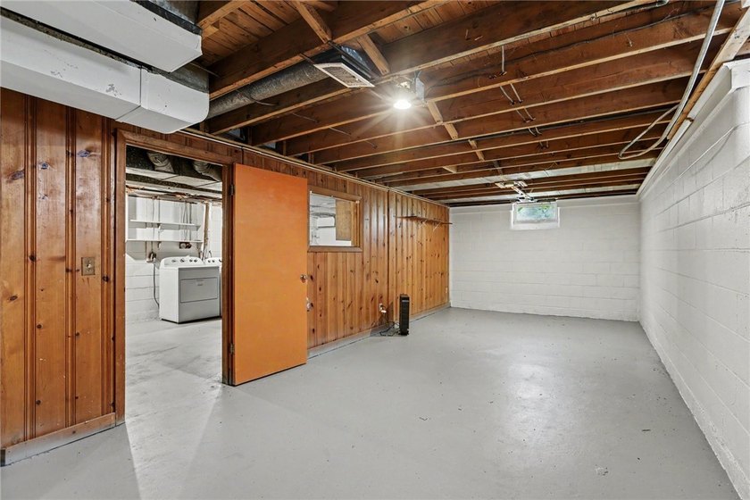 This beautifully maintained 3-bedroom Colonial offers timeless - photo 22