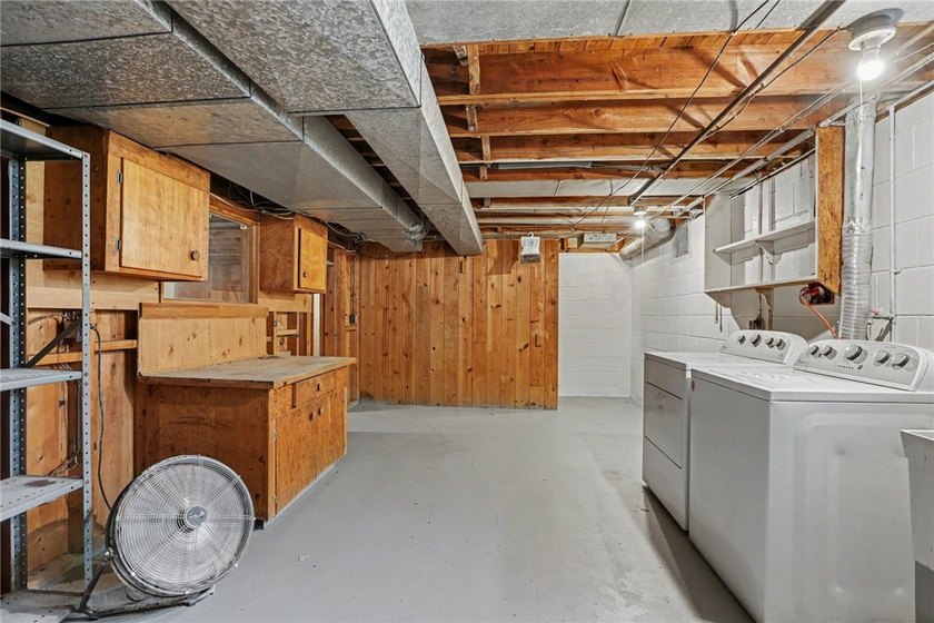 This beautifully maintained 3-bedroom Colonial offers timeless - photo 23
