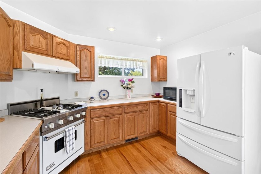 Located just minutes from Lake Michigan public beach, boat - photo 23