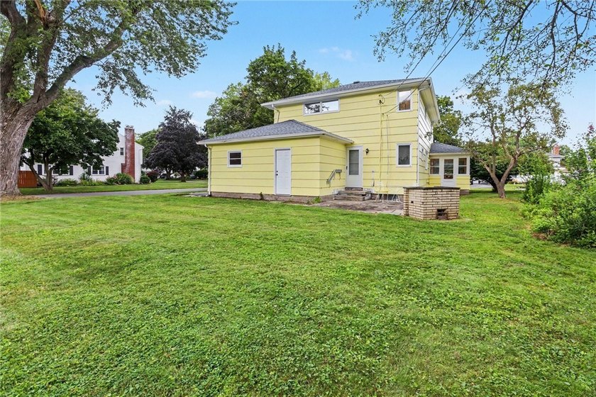 This beautifully maintained 3-bedroom Colonial offers timeless - photo 26
