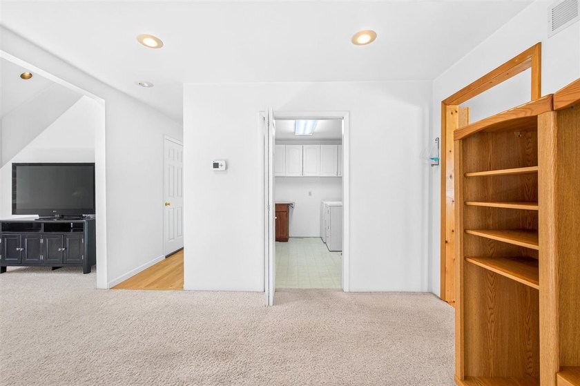 Located just minutes from Lake Michigan public beach, boat - photo 28