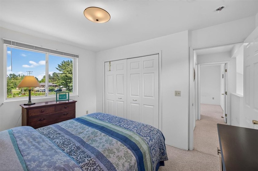 Located just minutes from Lake Michigan public beach, boat - photo 42