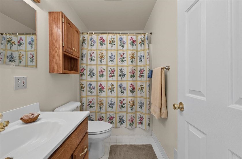 Located just minutes from Lake Michigan public beach, boat - photo 44