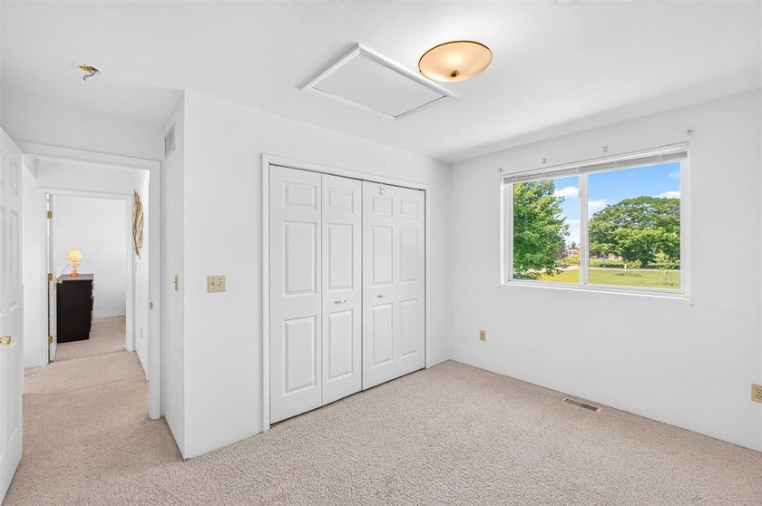 Located just minutes from Lake Michigan public beach, boat - photo 47
