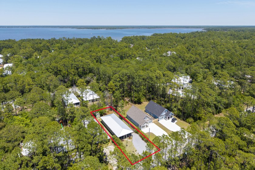 Custom built 3-bedroom Florida cottage with a metal roof, modern - photo 2