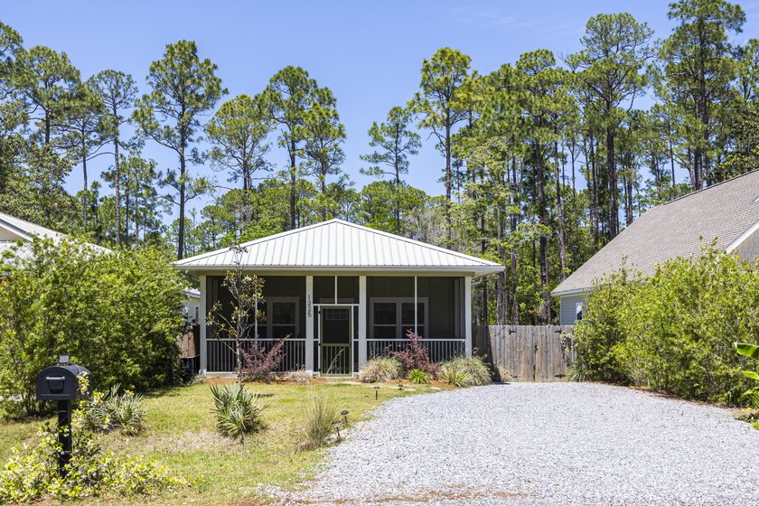Custom built 3-bedroom Florida cottage with a metal roof, modern - photo 4