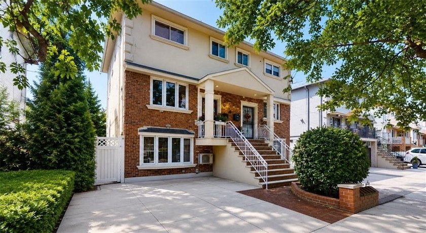 Beautiful and spacious semi-detached single-family home in the - photo 2