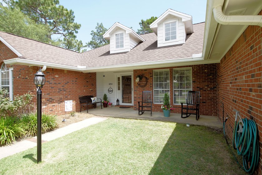 Welcome to the gated community of Parkwood Estates! We are - photo 3
