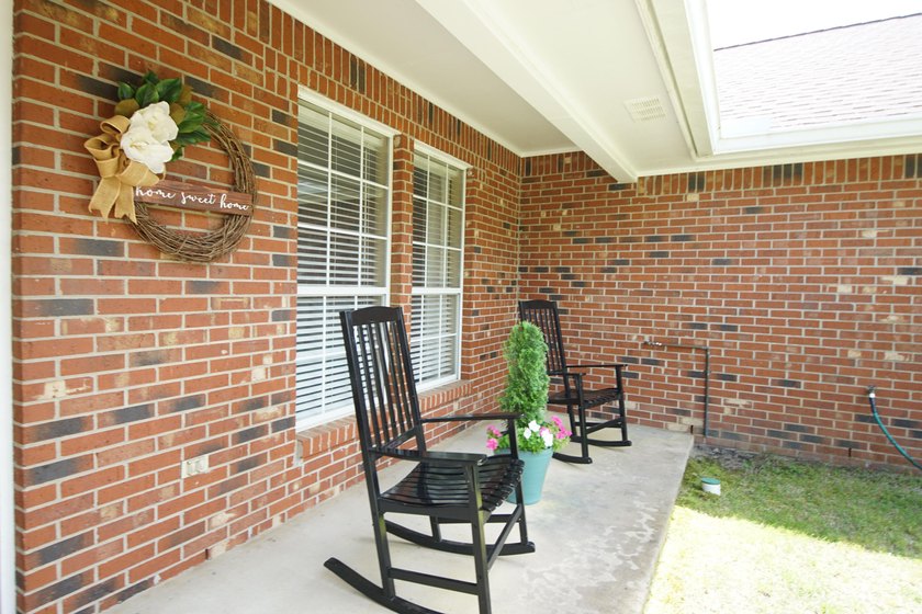 Welcome to the gated community of Parkwood Estates! We are - photo 4