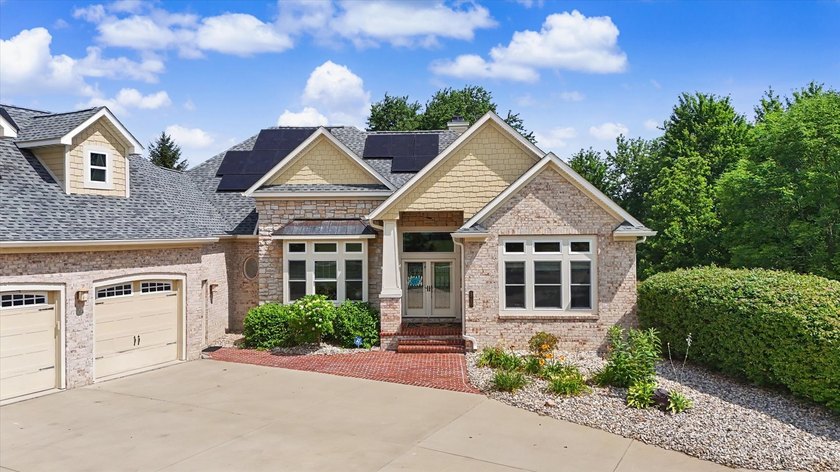 Luxury, Scale, and Energy Independence Meet in This Decatur, IL - photo 4