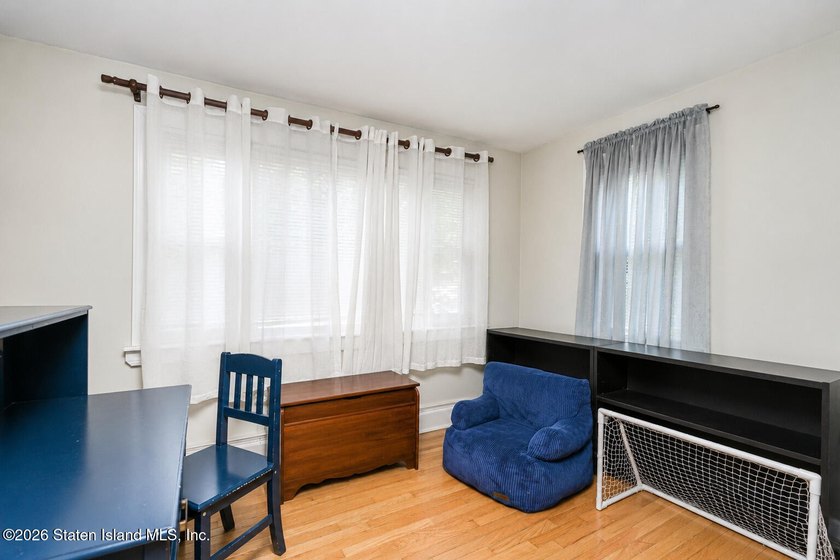 Charming and beautifully updated single-family colonial house - photo 6