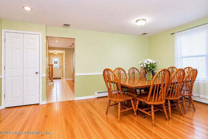 Charming and beautifully updated single-family colonial house - photo 8