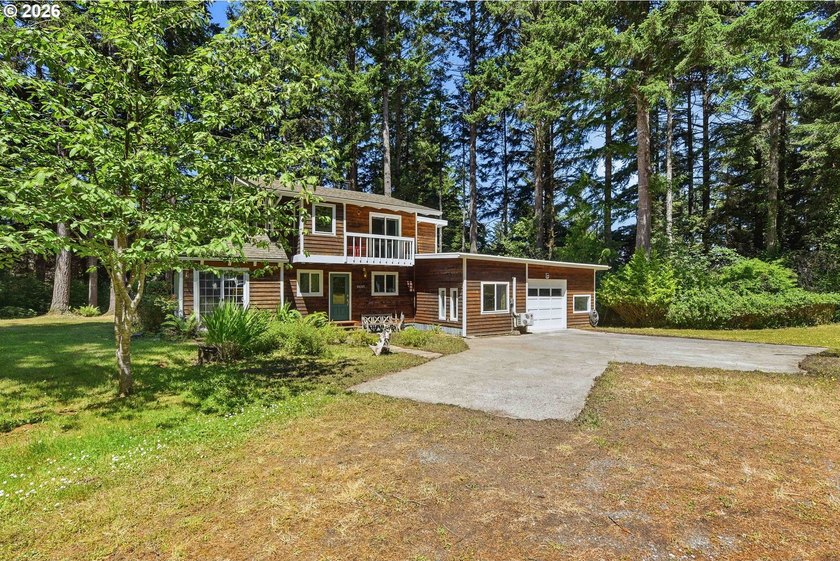 The epitome of an Oregon home - tucked away at the end of a long - photo 2