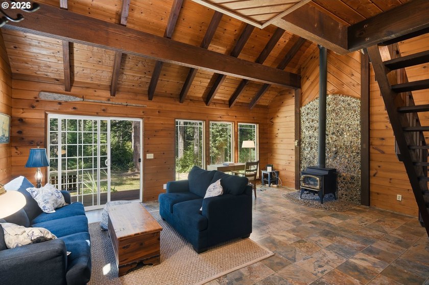 The epitome of an Oregon home - tucked away at the end of a long - photo 3