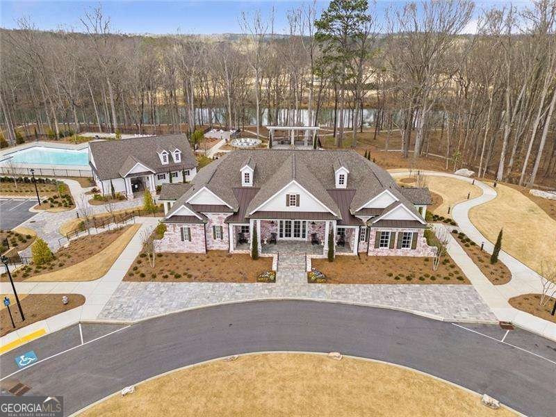 Welcome to this beautifully upgraded three-level townhouse - photo 8