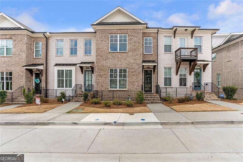 Welcome to this beautifully upgraded three-level townhouse - photo 10