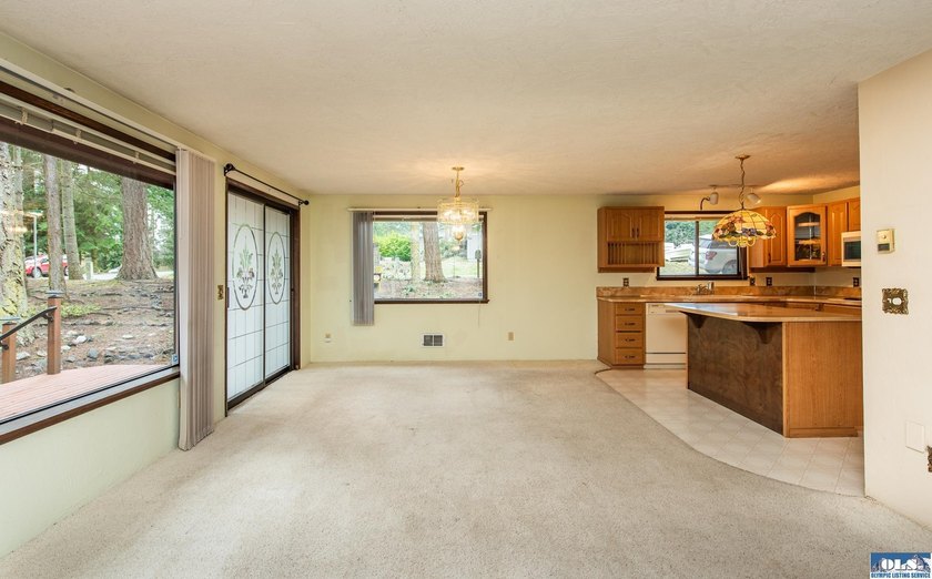 Very nice 2 bedroom, 2.5 bath home on beautifully wooded lot - photo 14