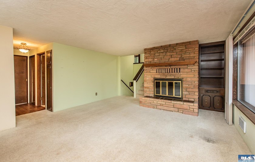 Very nice 2 bedroom, 2.5 bath home on beautifully wooded lot - photo 18