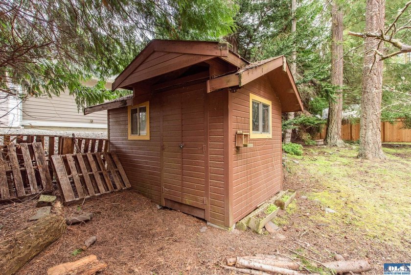 Very nice 2 bedroom, 2.5 bath home on beautifully wooded lot - photo 34