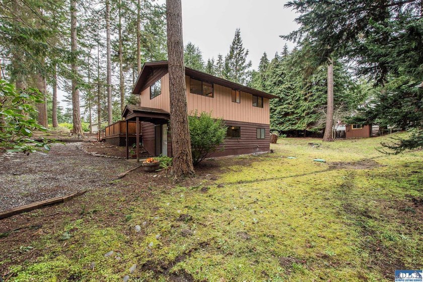 Very nice 2 bedroom, 2.5 bath home on beautifully wooded lot - photo 39