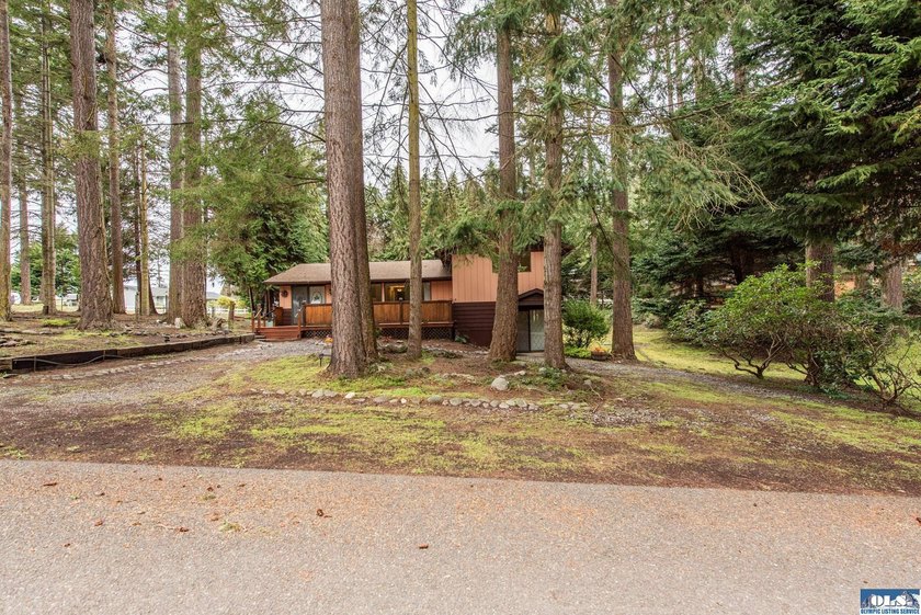 Very nice 2 bedroom, 2.5 bath home on beautifully wooded lot - photo 42