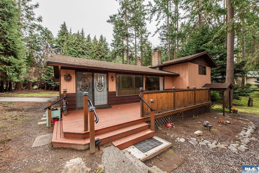 Very nice 2 bedroom, 2.5 bath home on beautifully wooded lot - photo 44