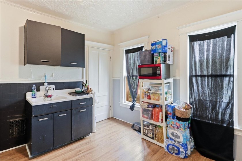 Spacious up-and-down two-family property in a highly accessible - photo 12