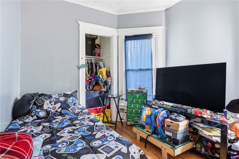 Spacious up-and-down two-family property in a highly accessible - photo 14