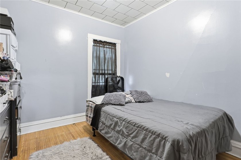 Spacious up-and-down two-family property in a highly accessible - photo 15