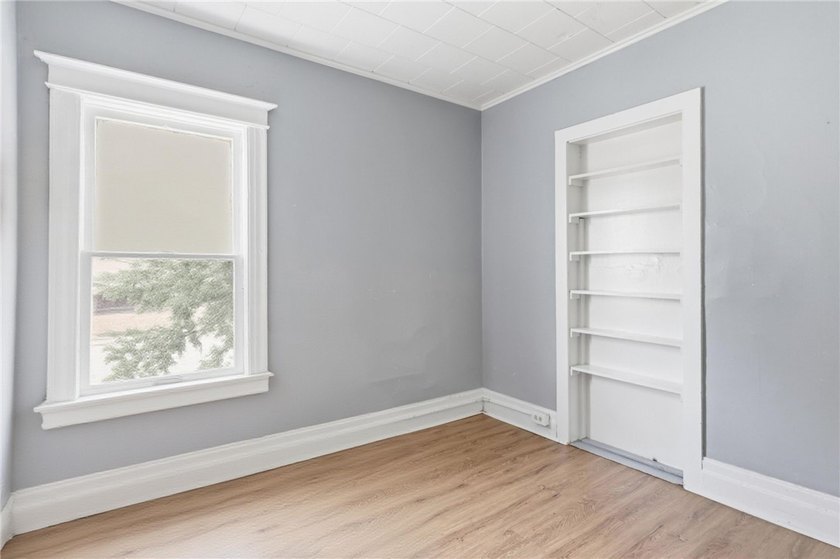 Spacious up-and-down two-family property in a highly accessible - photo 16