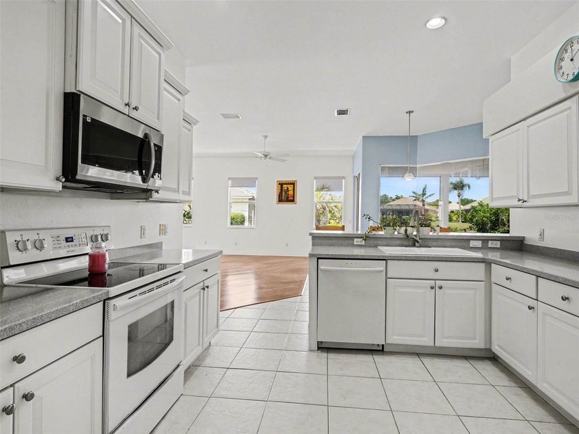 PRICE TO SELL. One or more photo(s) has been virtually staged - photo 16