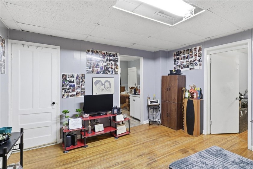 Spacious up-and-down two-family property in a highly accessible - photo 19